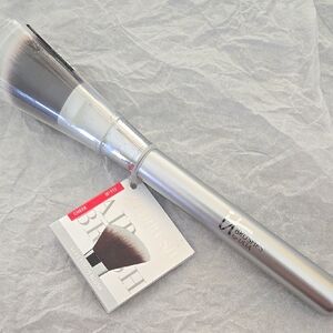 Soft Focus Blush Brush 113